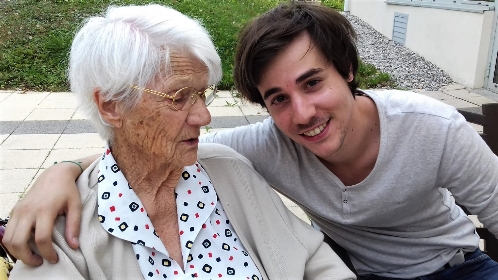 Il retrace la fin de vie de sa grand-mère atteinte par la maladie d'Alzheimer
