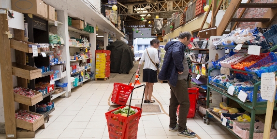 À l'épicerie solidaire, zéro chômeur et beaucoup d'humanité