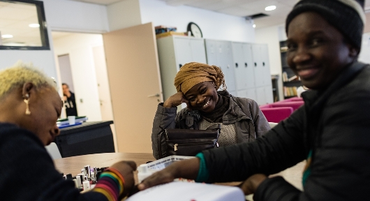 Santé et social main dans la main auprès des femmes SDF