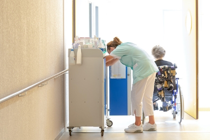 Ségur de la santé : une première revalorisation en octobre "au plus tard"