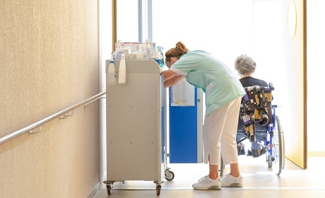 Ségur de la santé : la carrière des aides-soignantes revalorisée dès octobre