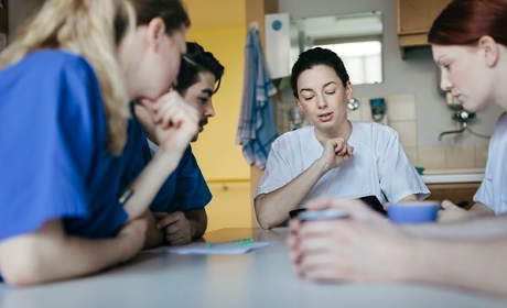 Extension du Ségur à certains personnels médico-sociaux publics : publication du décret