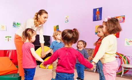 Pour le service public de la petite enfance, un consensus jusque sur les salaires