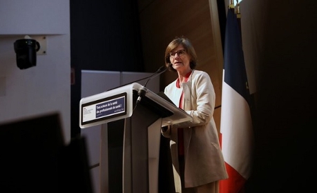 Santé des professionnels médico-sociaux : Agnès Firmin Le Bodo lance une consultation