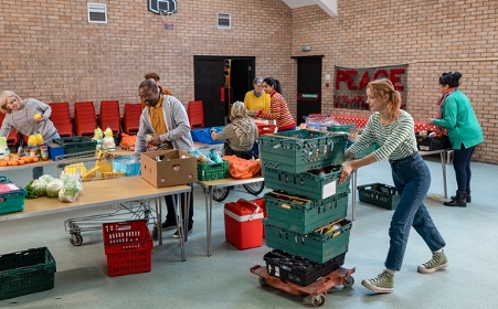 Le secteur sanitaire et social totalise 56 % des effectifs associatifs salariés