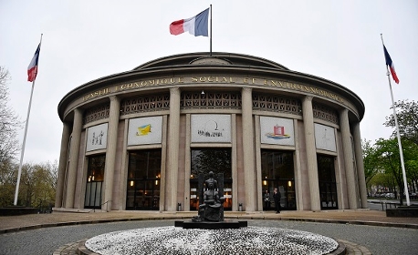 Grand âge : une loi de programmation est "justifiée et nécessaire", selon le Cese