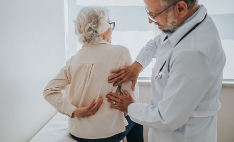 Ehpad : les médecins coordonnateurs ne veulent pas devenir des soignants