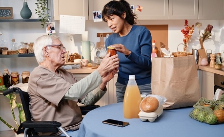 Habitat inclusif : l'organisation du travail des salariés cohabitants est précisée