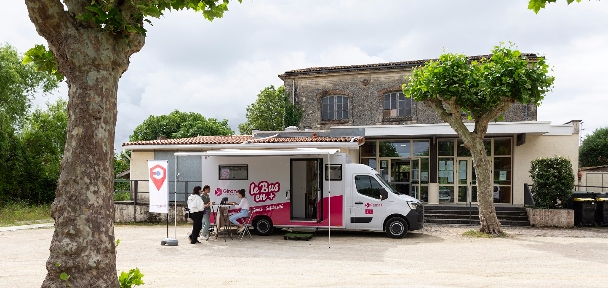 En Gironde, un bus pour remobiliser les usagers isolés