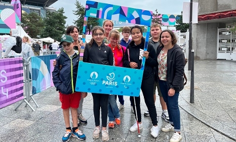 Jeux paralympiques : des jeunes malvoyants assistent aux épreuves de goalball