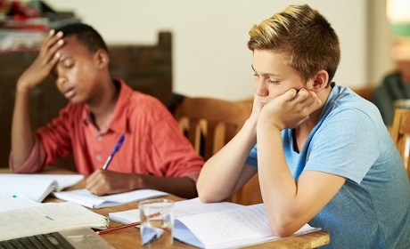 Enfants protégés : les actions à déployer pour développer leur réussite scolaire