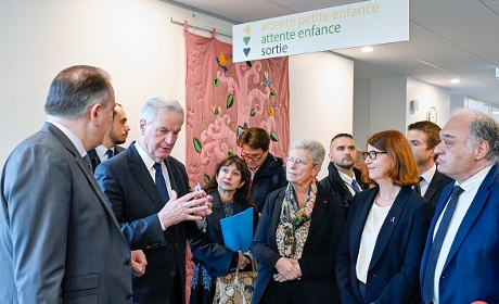 Pour la santé mentale, Michel Barnier loue le "décloisonnement"