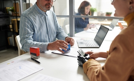 Pistes d'économies sur les finances locales : quel impact pour le secteur social ?