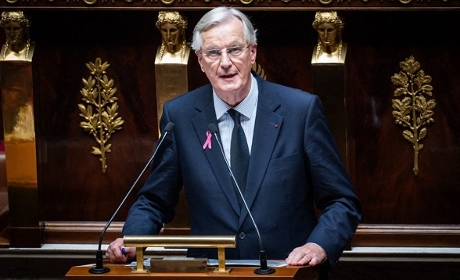 Michel Barnier présente des chantiers avec des moyens limités